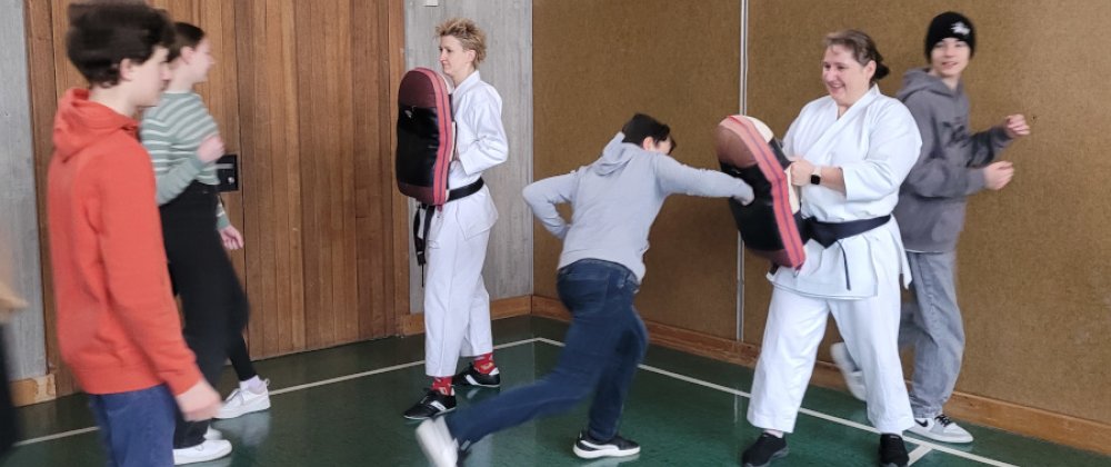 Bild_1_Tritte_SchlaegeinderPraxis