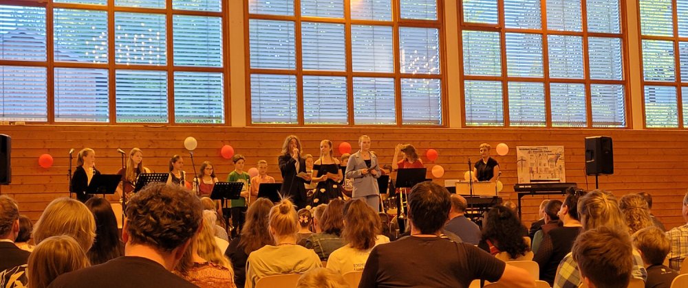 Das_Moderatorenteam_David_Elisabeth_und_Magdalena_fhrten_durch_den_Abend